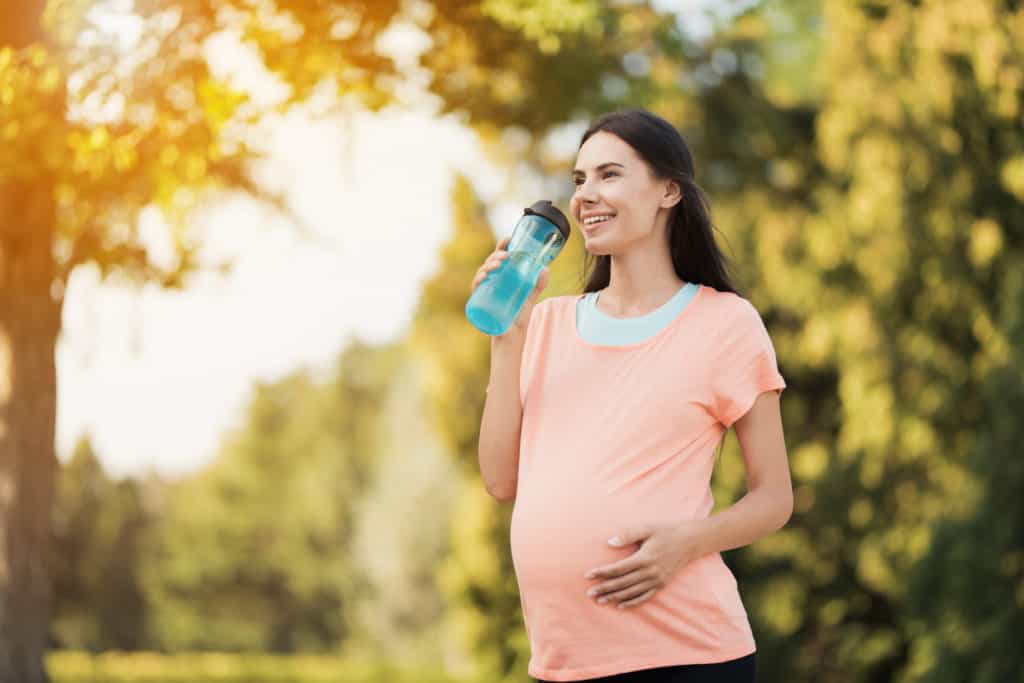 Phụ nữ có thai có nên tập thể dục ngoài trời không?